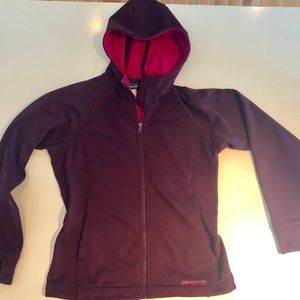 Patagonia soft shell. Mid weight. Fleece lining.